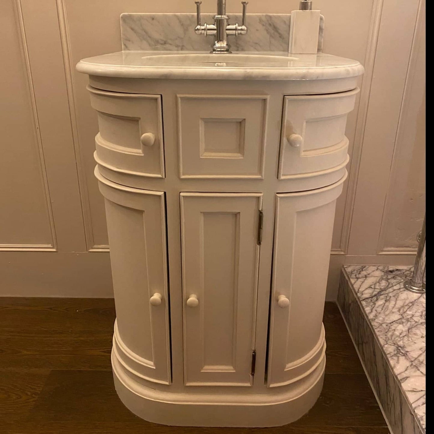 peite hargrave vanity unit in bathroom