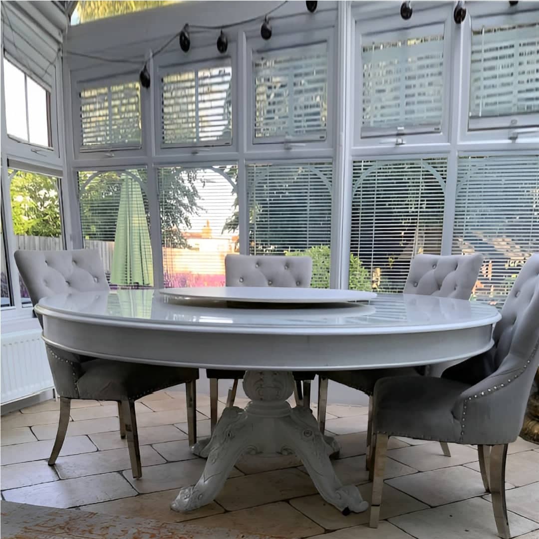 round dining table